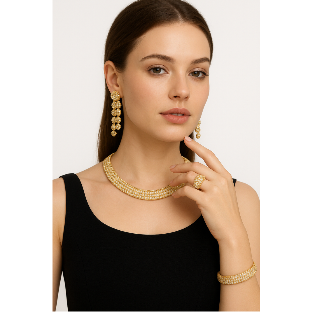 💎 طقم زفاف زركون ذهبي فاخر 4 قطع – ترصيع بافيه كثيف (Pave Setting) – عقد ملكي وأقراط وسوار