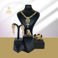 طقم مجوهرات نسائي راقٍ من الزركون الذهبي – تصميم ملكي مميز