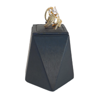 طقم مجوهرات نسائي راقٍ من الزركون الذهبي – تصميم ملكي مميز