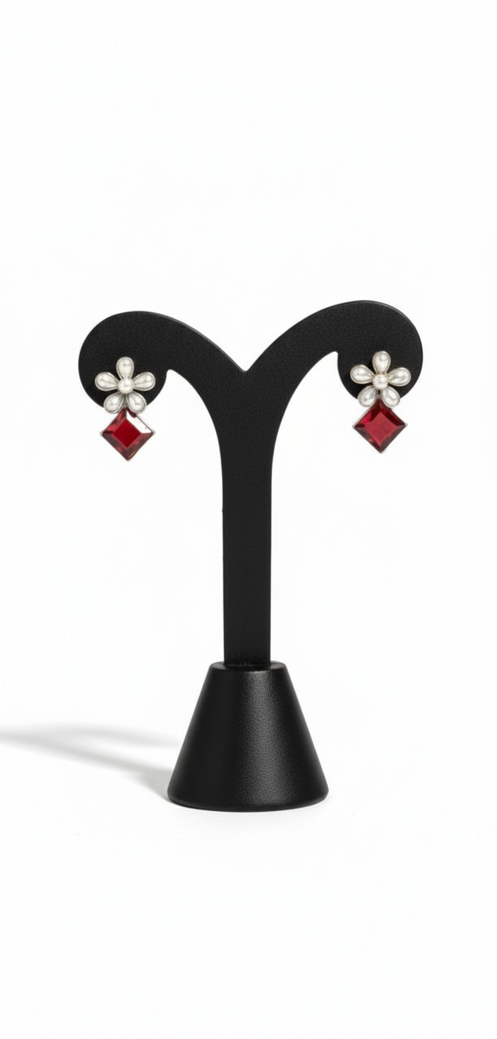 حلق زهرة اللؤلؤ وحجر مربع