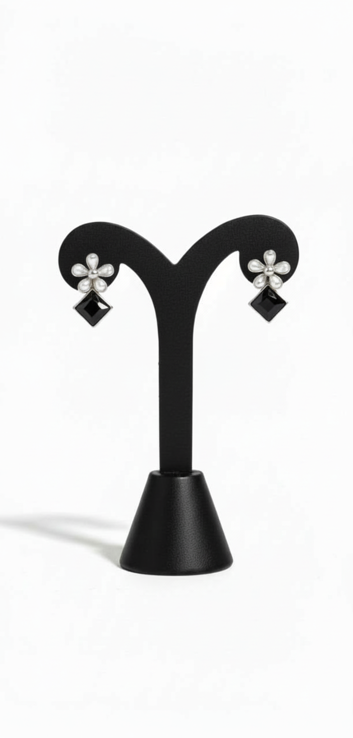 حلق زهرة اللؤلؤ وحجر مربع