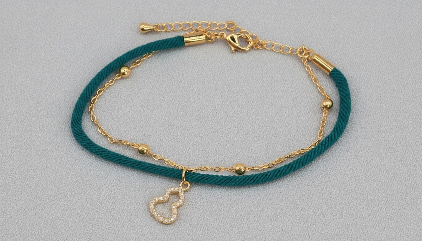 اسوارة خيط أخضر  بلمسة ذهبية