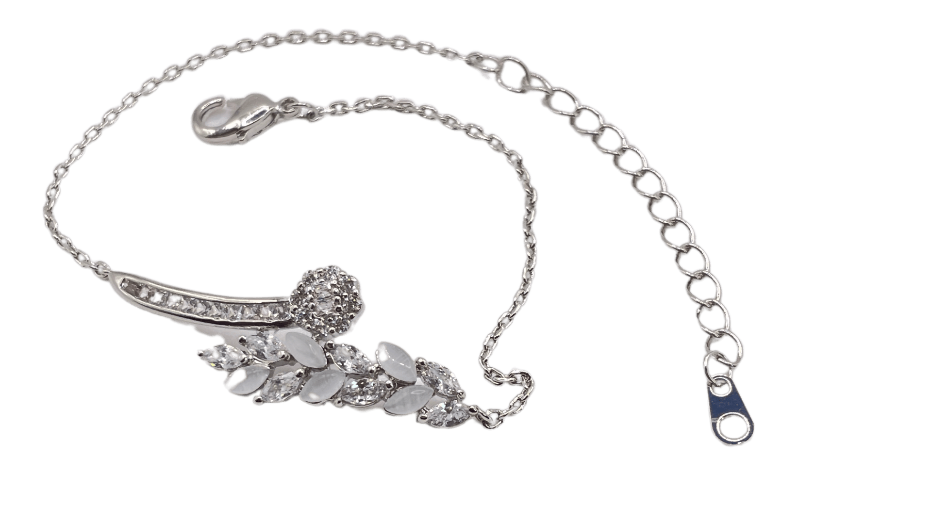 سوار فضي مرصع بأحجار الزركون اللامعة وتصميم أوراق الشجر