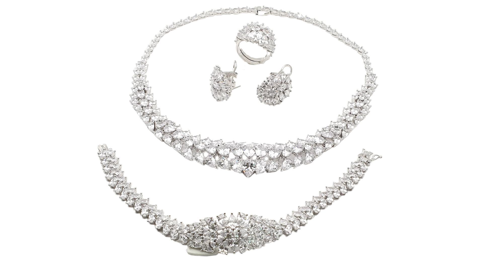 طقم زركون فاخر 4 قطع – تصميم متلألئ بلون الذهب الأبيض – عقد وأقراط وخاتم وسوار