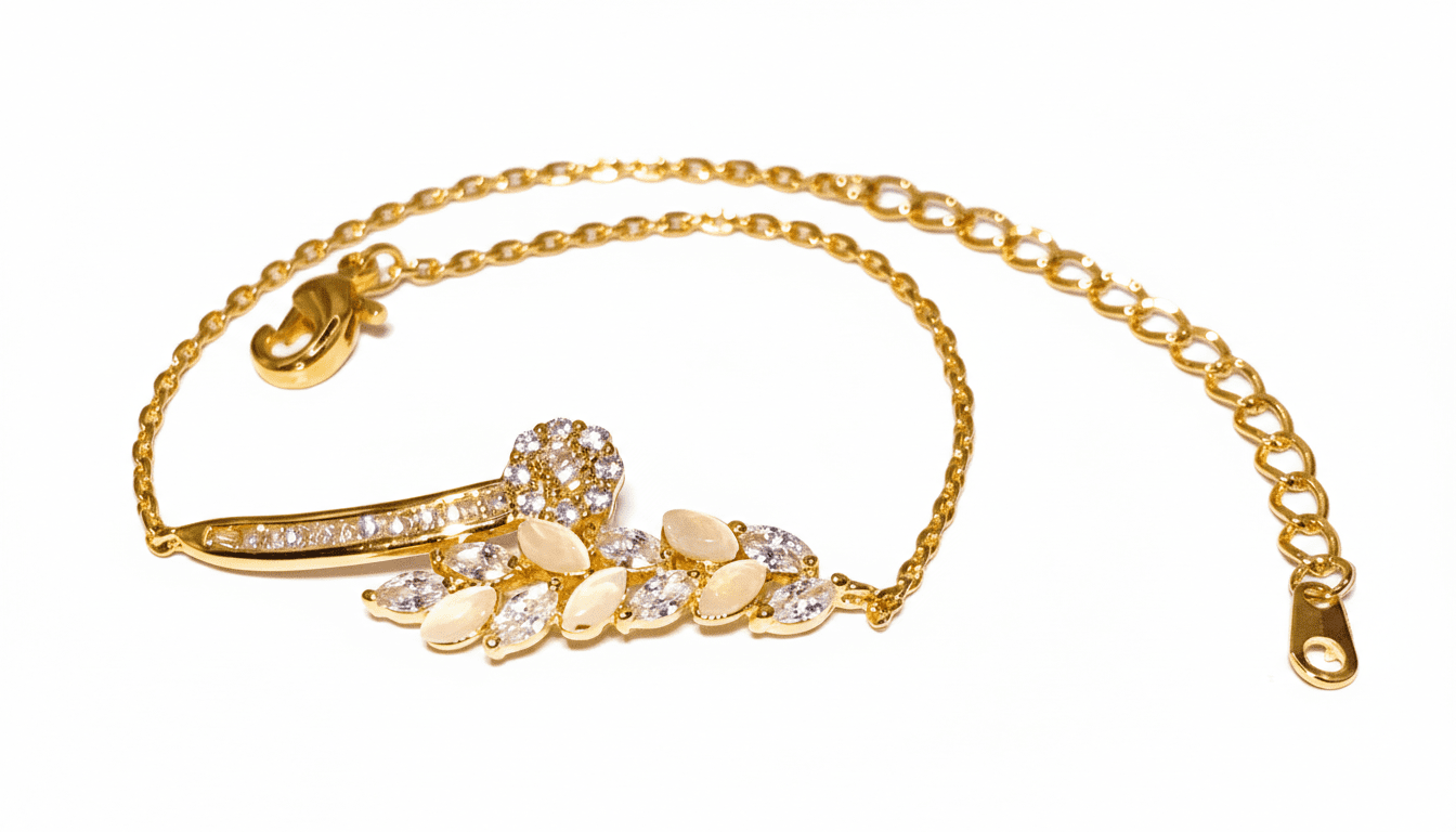 سوار ذهبي مرصع بأحجار الزركون اللامعة وتصميم أوراق الشجر