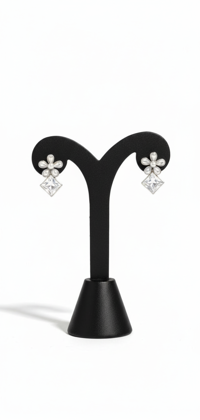 حلق زهرة اللؤلؤ وحجر مربع