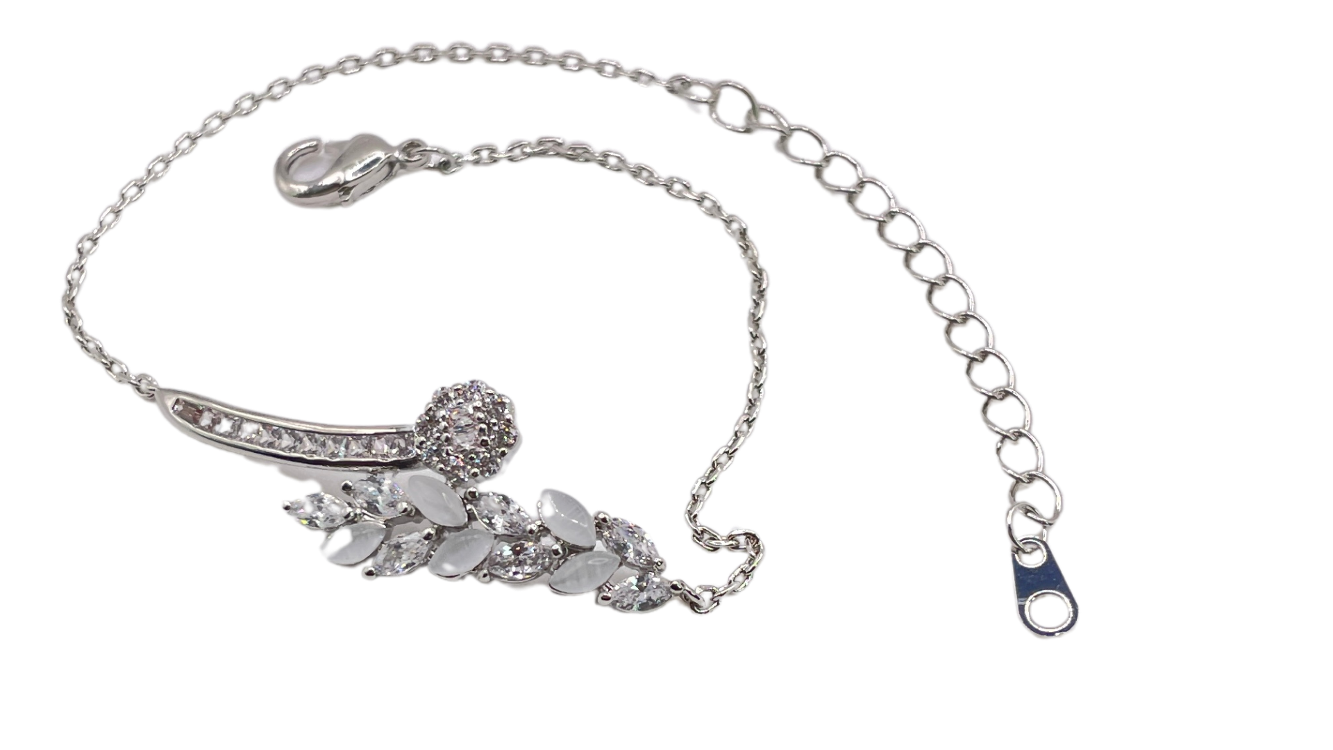 سوار مرصع بأحجار الزركون اللامعة وتصميم أوراق الشجر